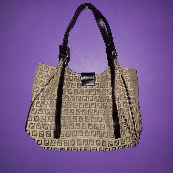 🐞 SOLD 🐞 Fendi Hobo Bag - Picture 2 of 7